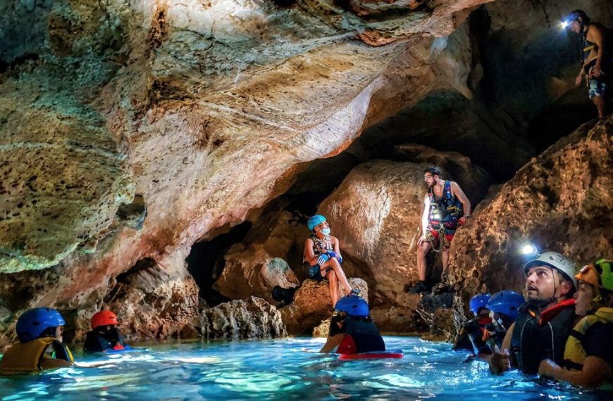 Ruta Guiada en Kayak a la Cueva del Gigante con Baño en el lago interior