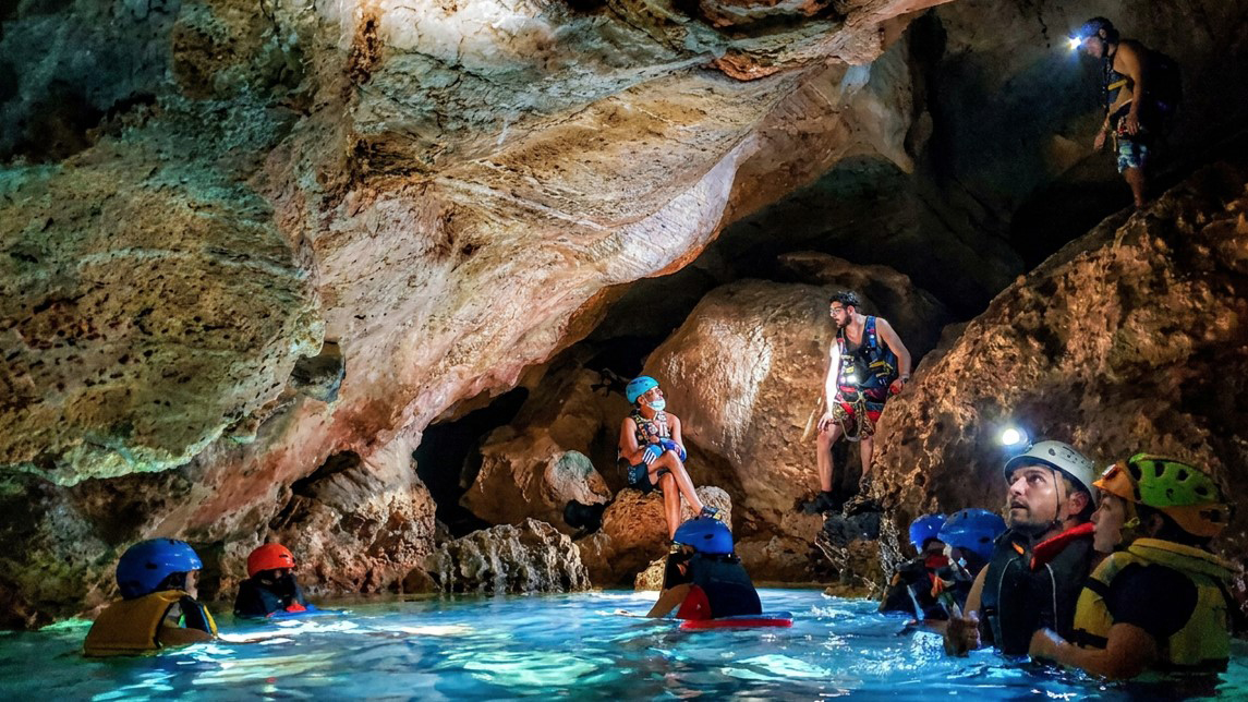 Ruta Guiada en Kayak a la Cueva del Gigante con Baño en el lago interior
