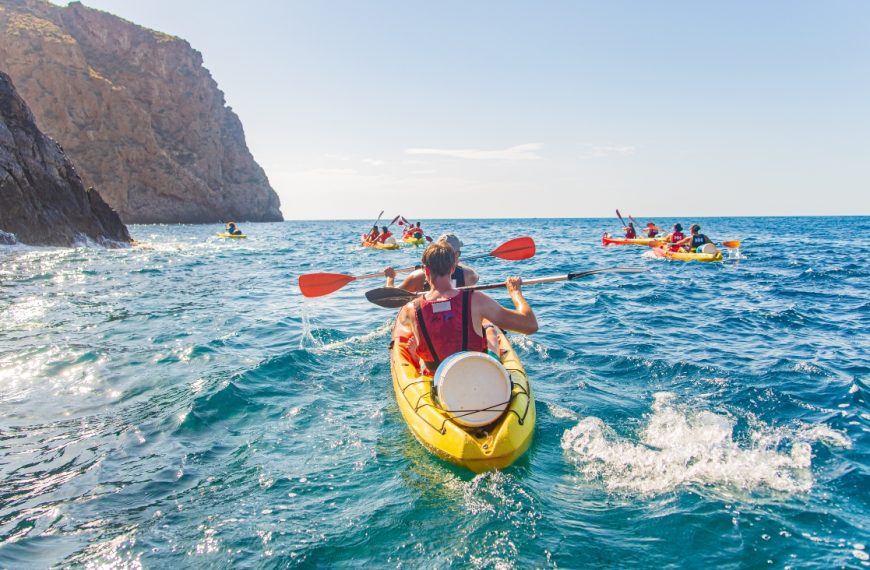 Excursión guiada en kayak con snorkel por la Reserva Marina de Cabo Tiñoso (Cala Cerrada)