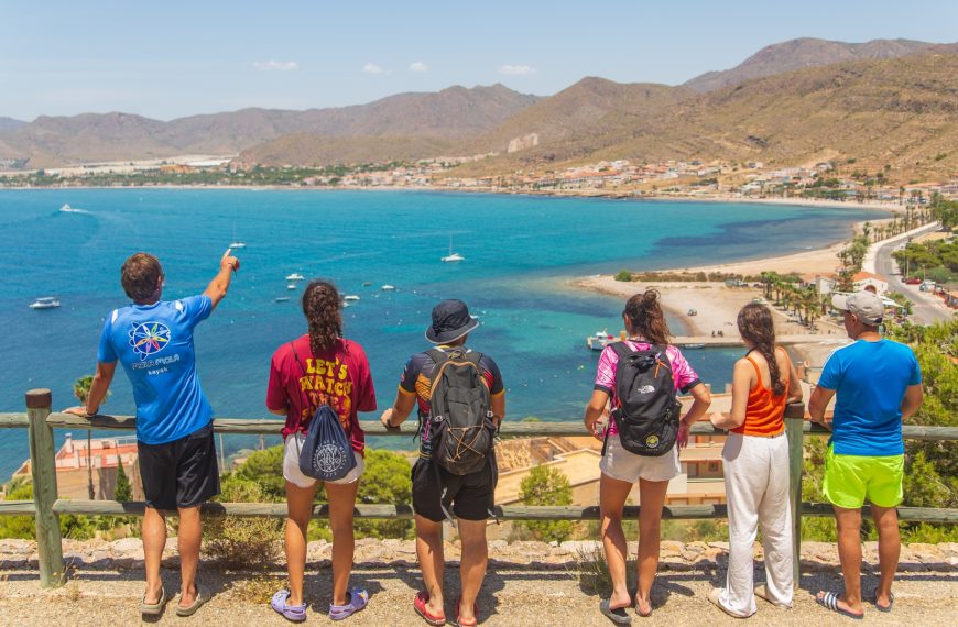 Senderismo costero por La Azohía y Kayak a Cala Cerrada